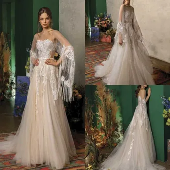 2020 Булчинска рокля със скъпоценни камъни, дантелени апликации, сватбени рокли с пискюли, сватбената рокля трапецовидна форма с отворен гръб и влак.