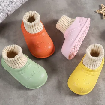 Детски водоустойчив домашни чехли от PVC За момичета и момчета, Топли плюшени обувки с чорапи, Нова зимна ежедневни нескользящая памучен обувки за деца в стая. Детски обувки