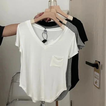 Модальная дамски памучен тениска, обикновен тънък съкратен топ, летни дрехи за корейски дами, эстетичные джобове, асиметричен V-образно деколте, къс ръкав